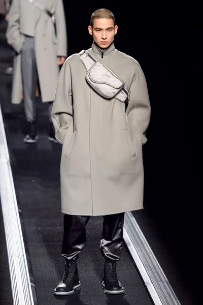 Look 32
